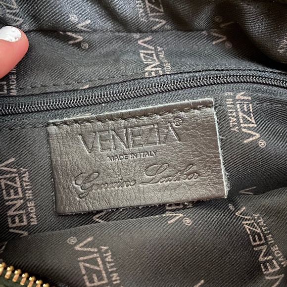 Leather crossbody bag - Picture 3 of 4